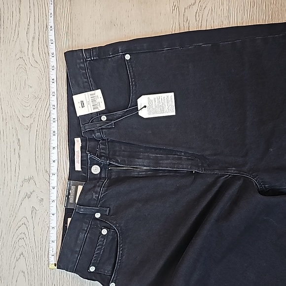 NWT Levi's high loose flare jeans. - Picture 4 of 9